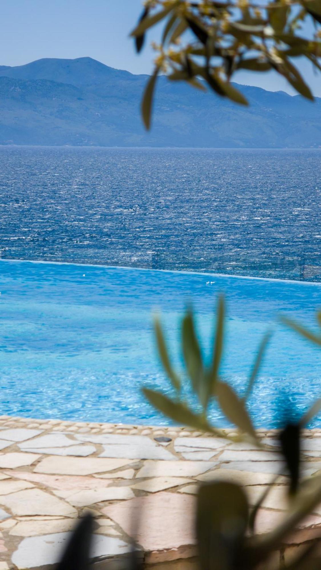 The Bay * Sarandë